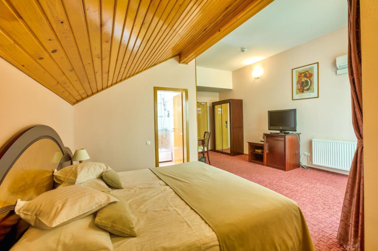 Hotel Ambient Braşov Exteriör bild