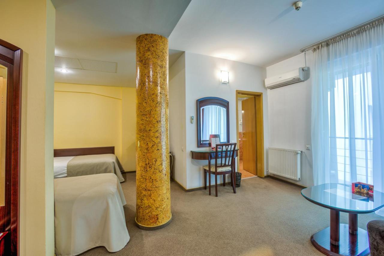 Hotel Ambient Braşov Exteriör bild