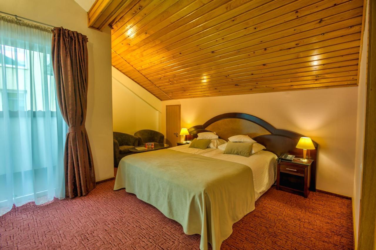 Hotel Ambient Braşov Exteriör bild