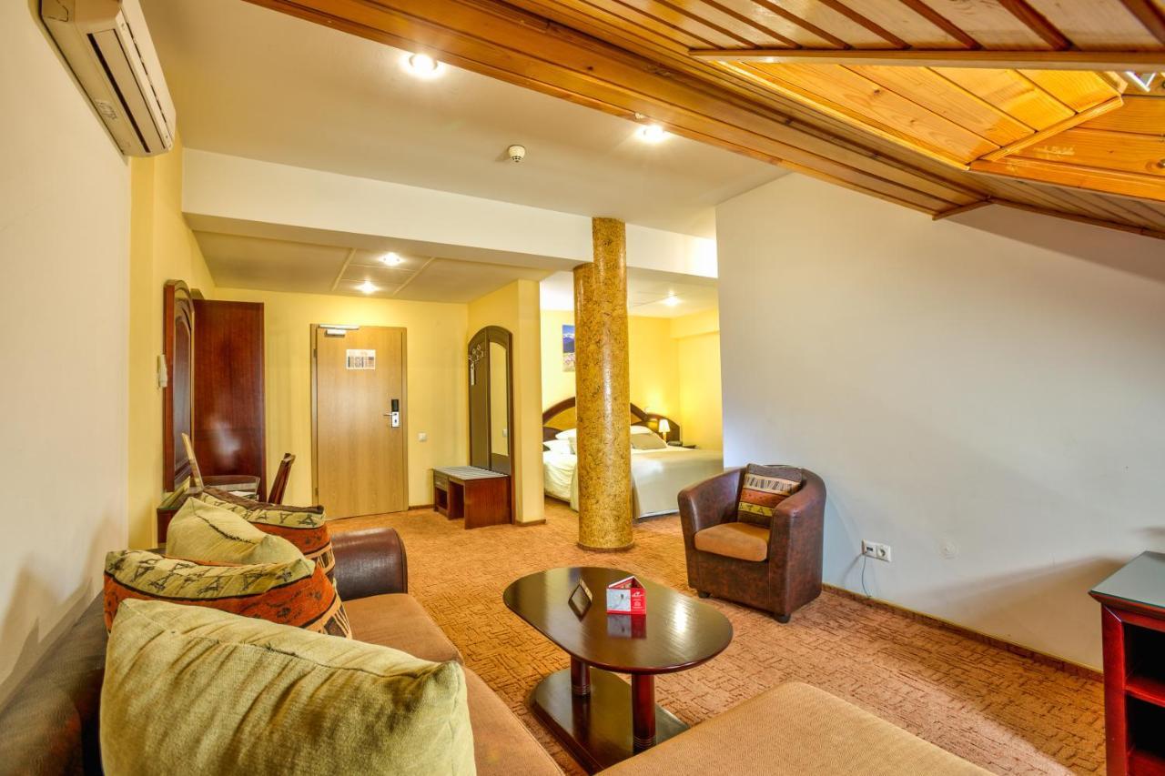 Hotel Ambient Braşov Exteriör bild