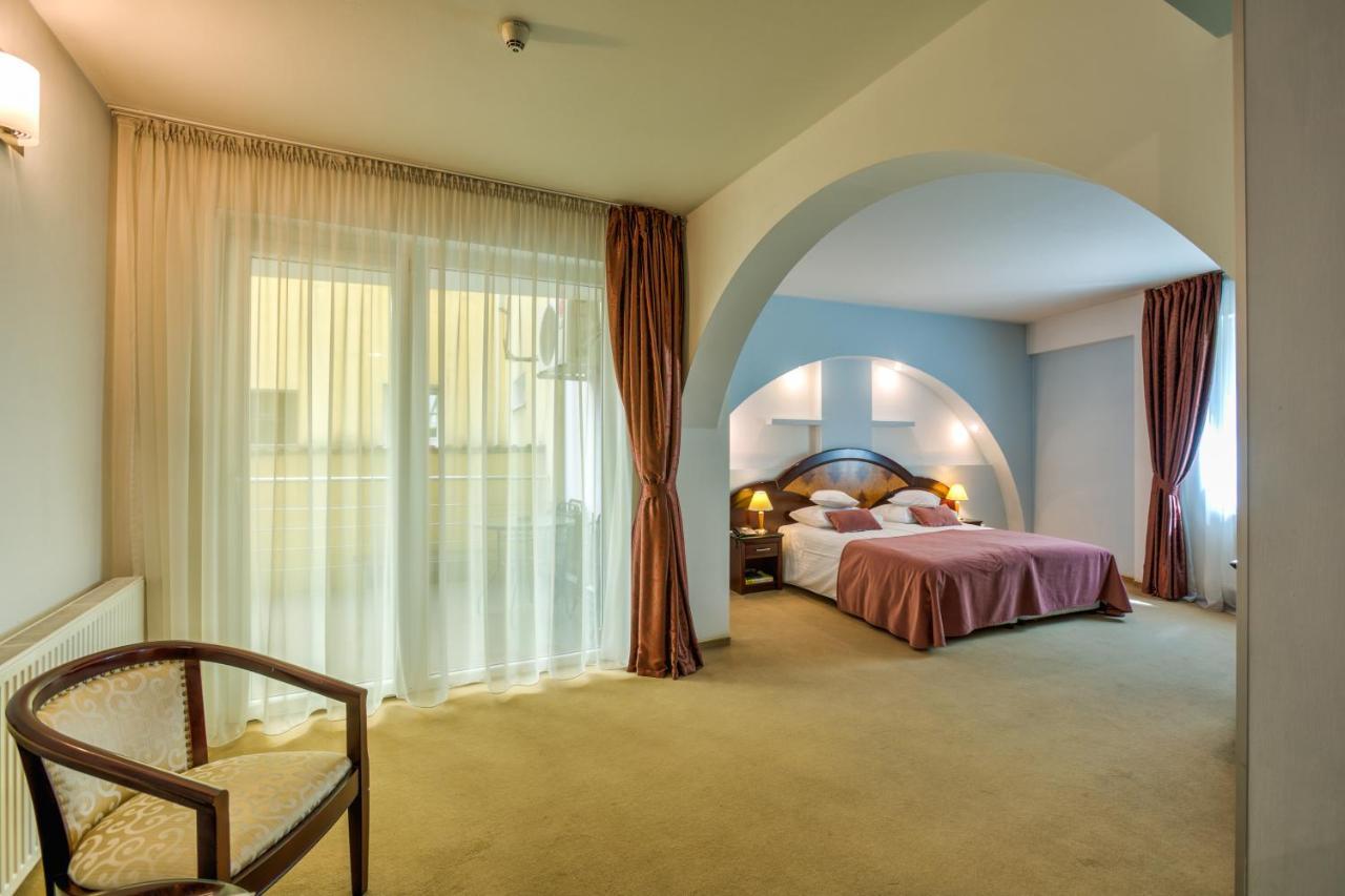 Hotel Ambient Braşov Exteriör bild