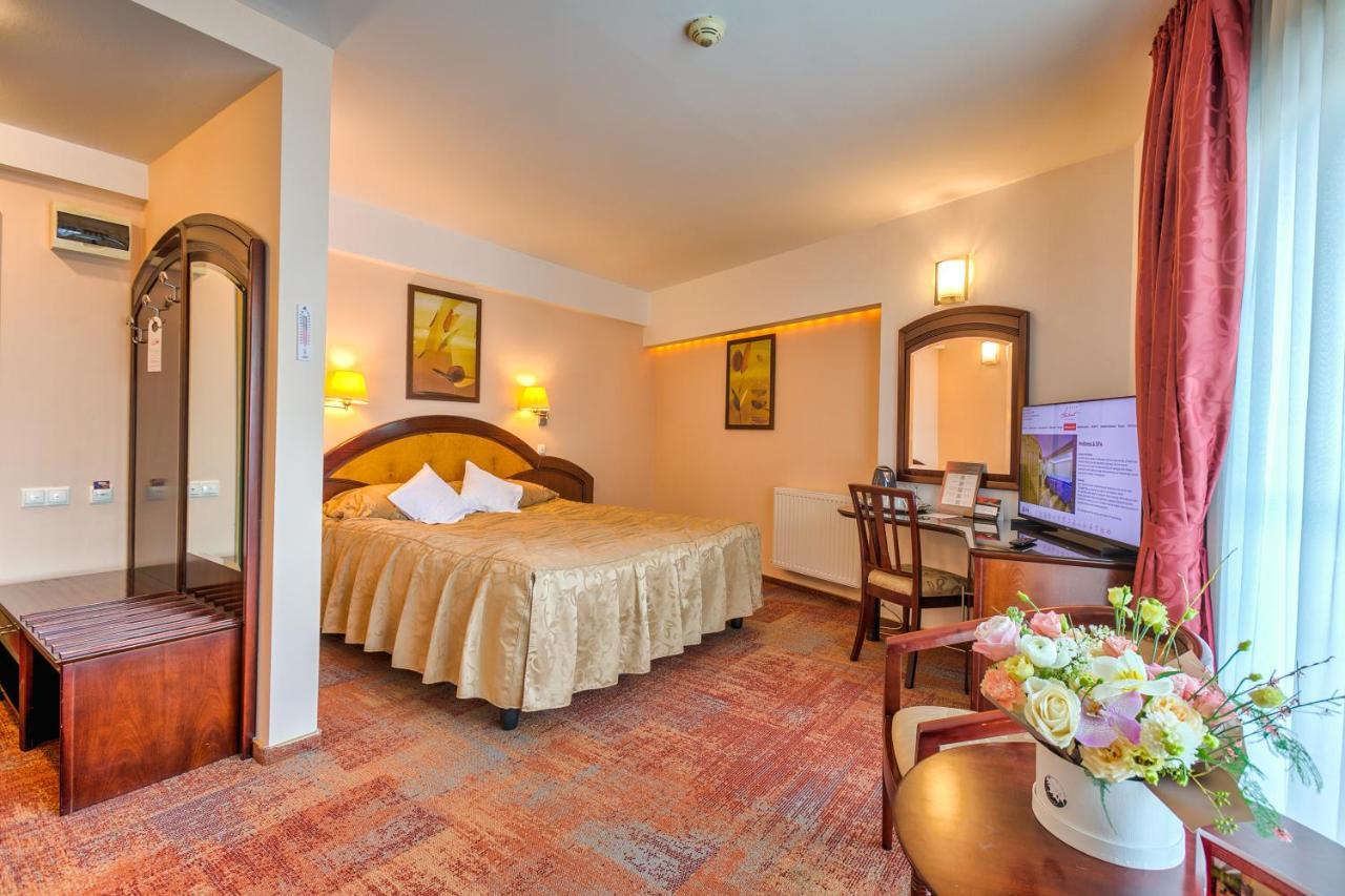 Hotel Ambient Braşov Exteriör bild