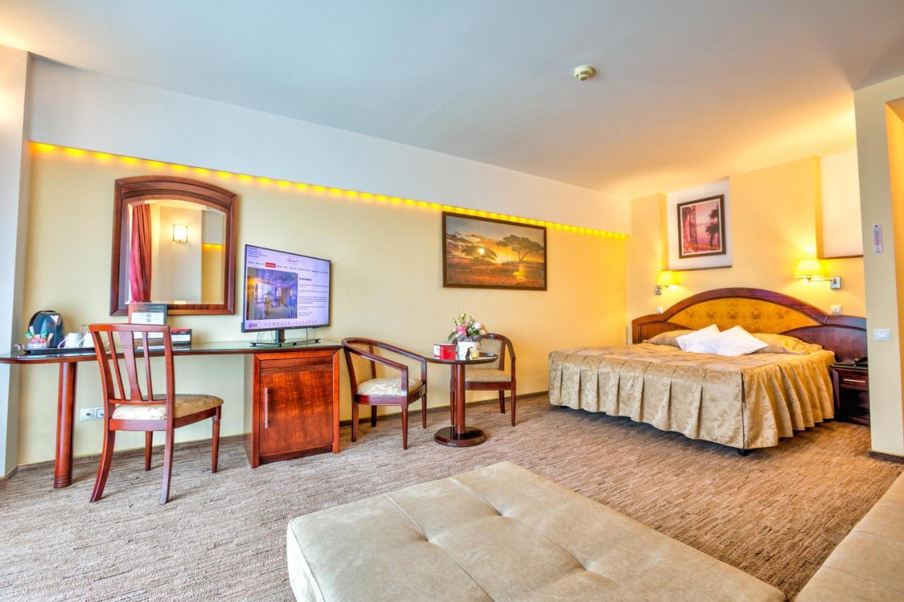 Hotel Ambient Braşov Exteriör bild