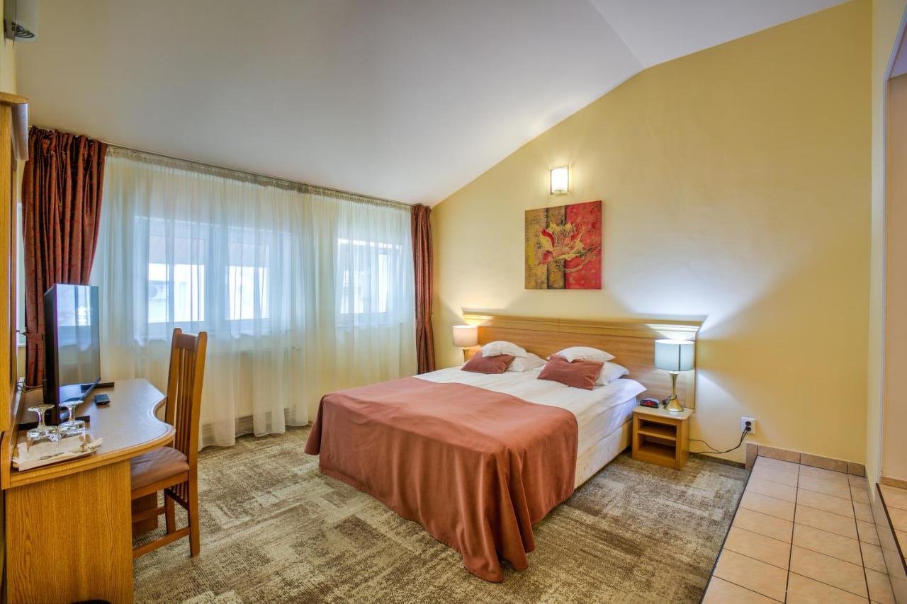 Hotel Ambient Braşov Exteriör bild