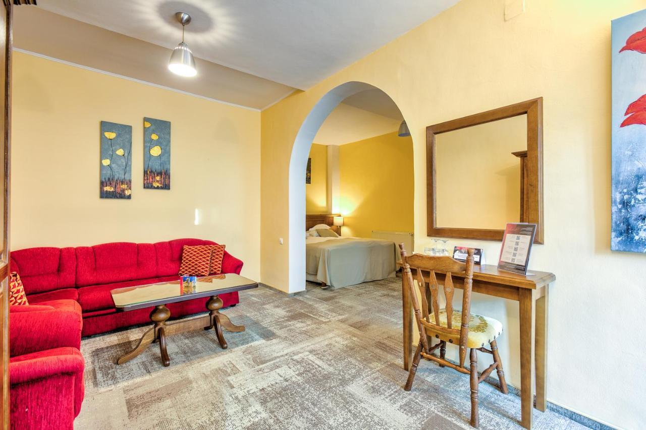 Hotel Ambient Braşov Exteriör bild