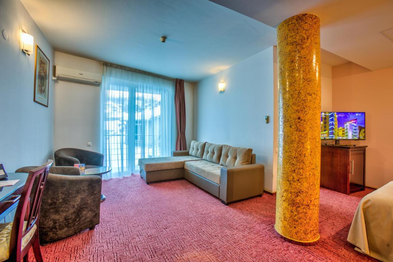 Hotel Ambient Braşov Exteriör bild