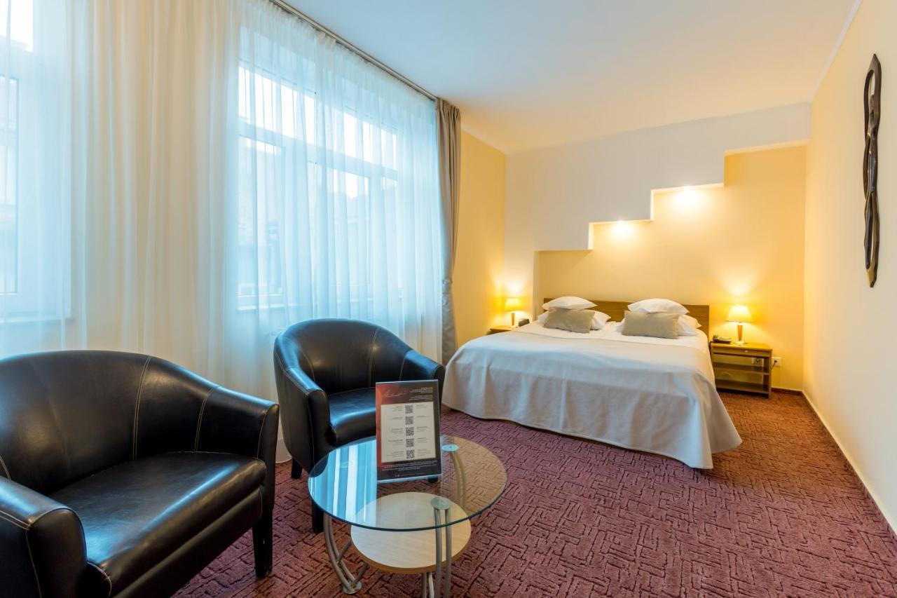 Hotel Ambient Braşov Exteriör bild