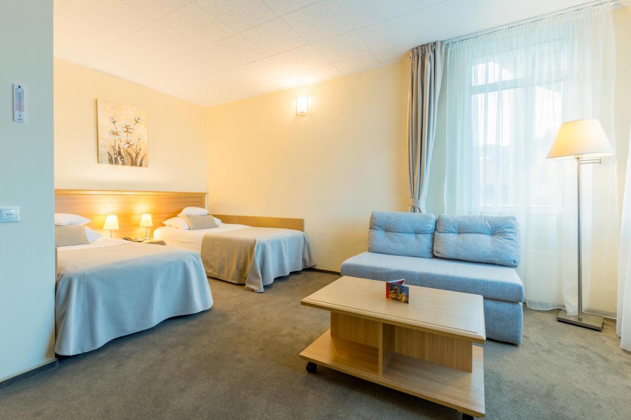 Hotel Ambient Braşov Exteriör bild