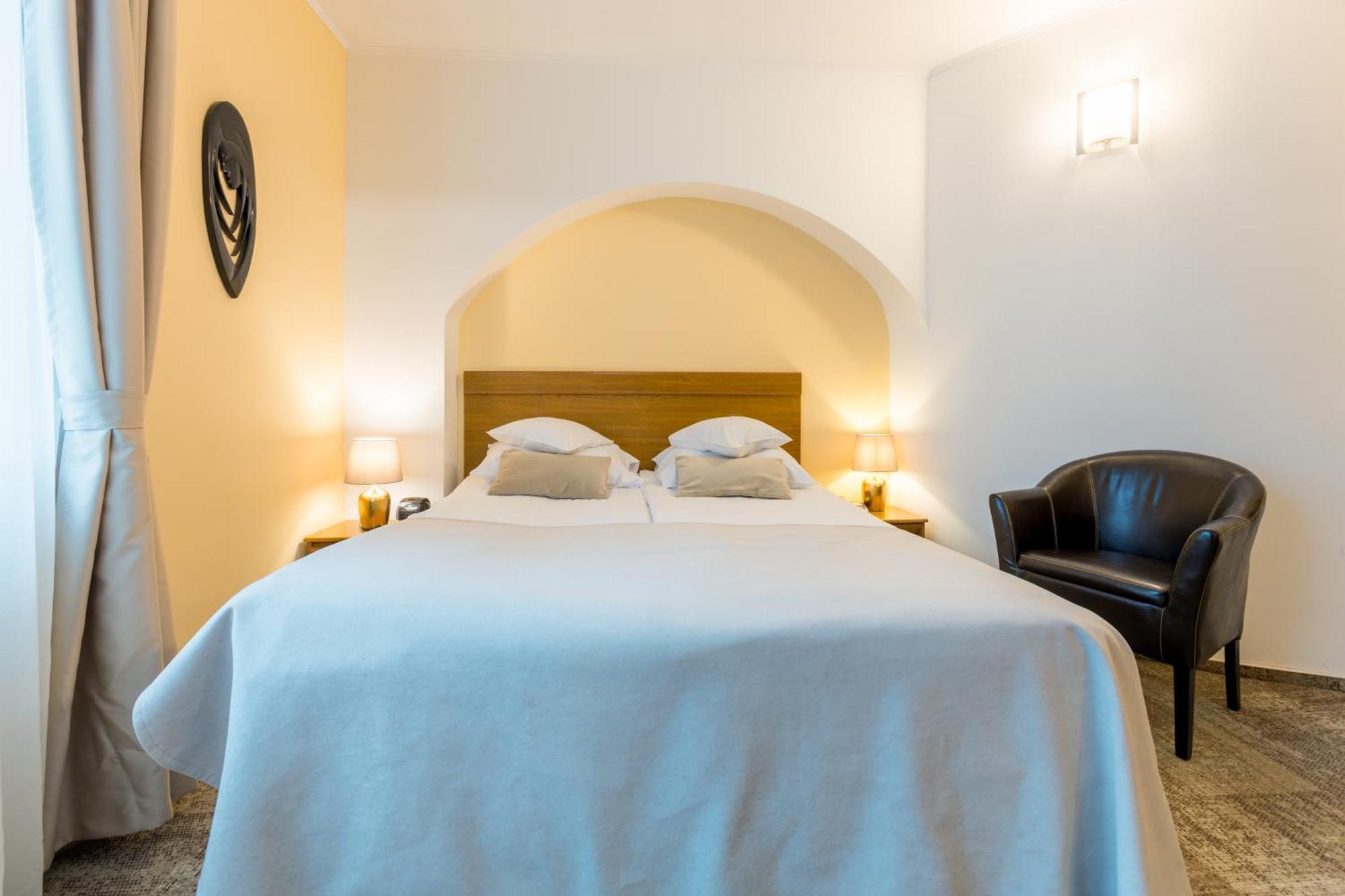 Hotel Ambient Braşov Rum bild