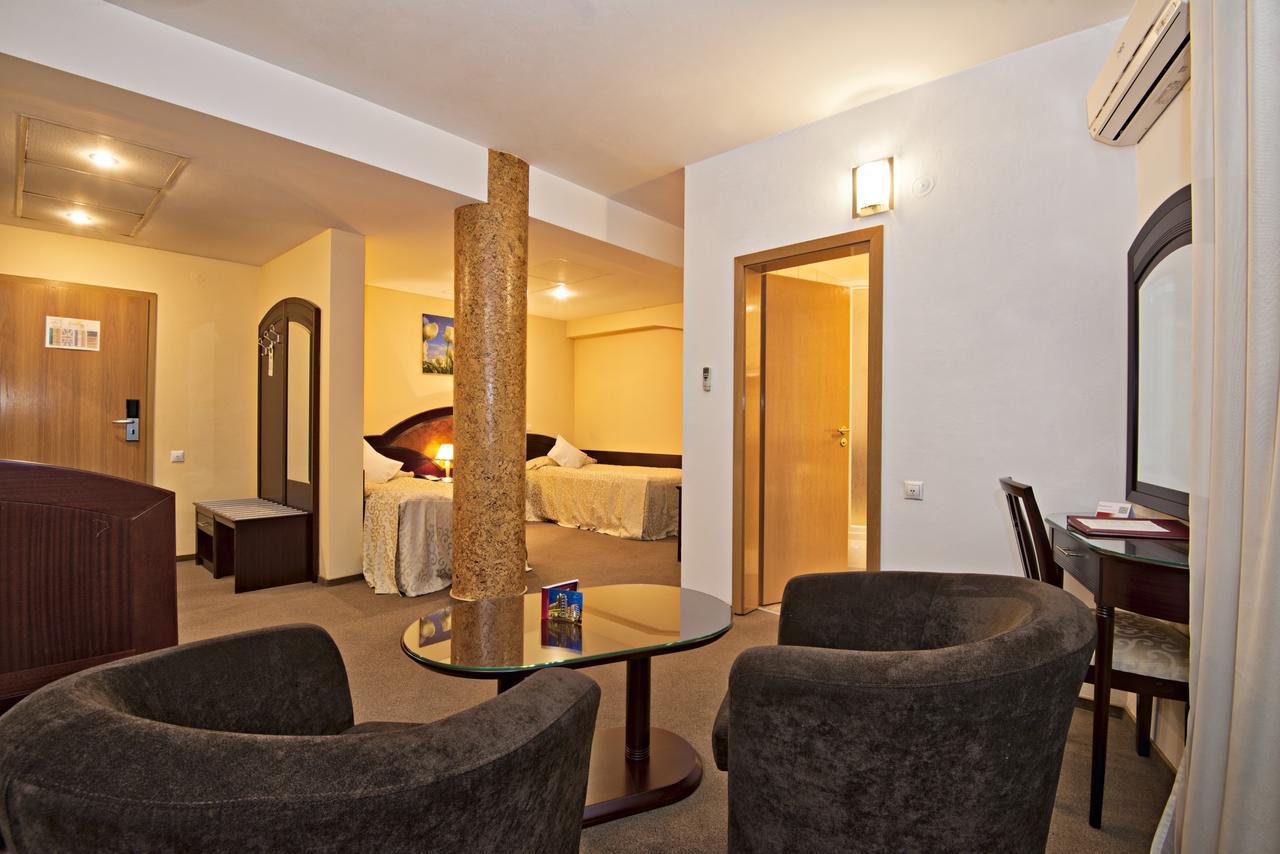 Hotel Ambient Braşov Exteriör bild