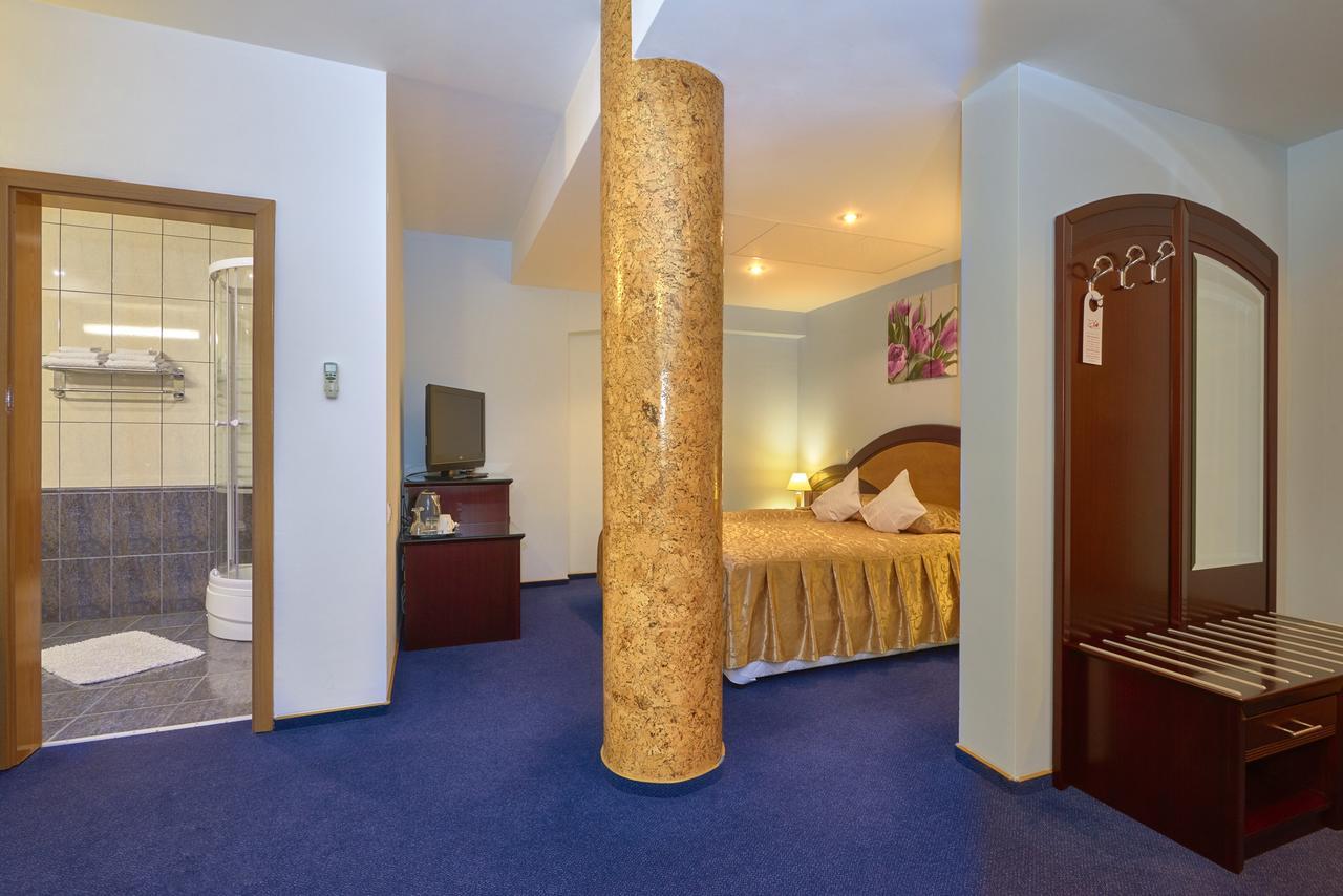 Hotel Ambient Braşov Exteriör bild